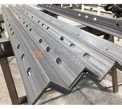 Z-образный профиль перфорированный К239 97x40x2500-2,5 мм, горячеоцинкованный