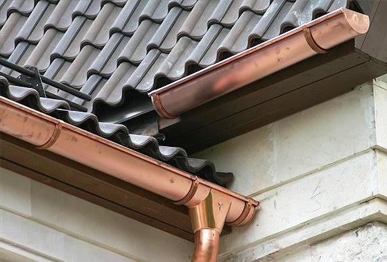 Монтаж водосточного желоба