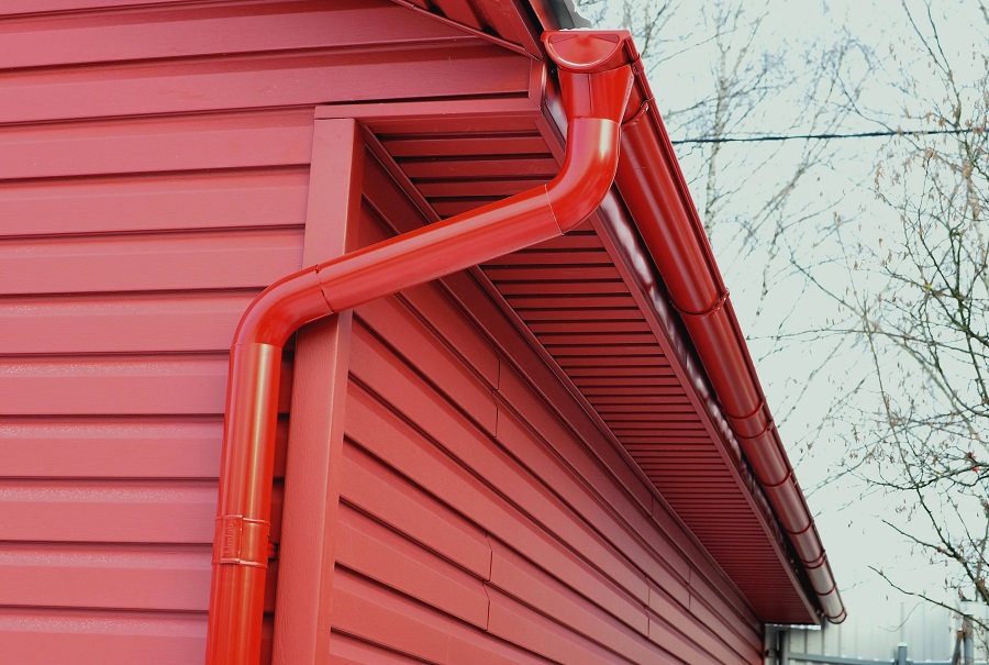 Желоб водосточный на кровле