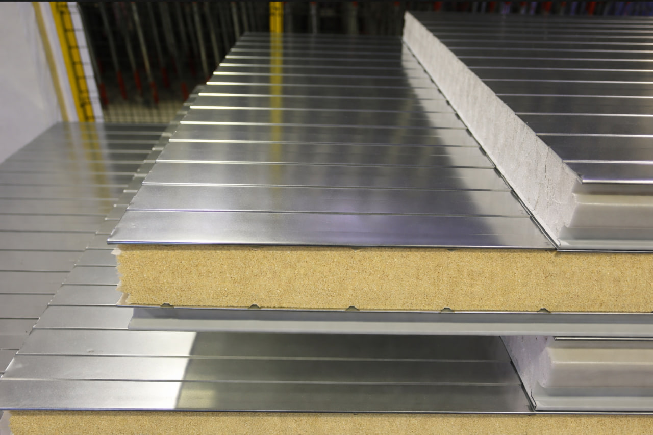 Стеновые панели из нержавейки на объекте